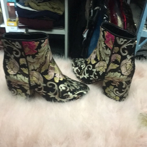Sam Edelman Shoes - 🌺 Sam Edelman Brocade bootie 🌺 🆕🆕